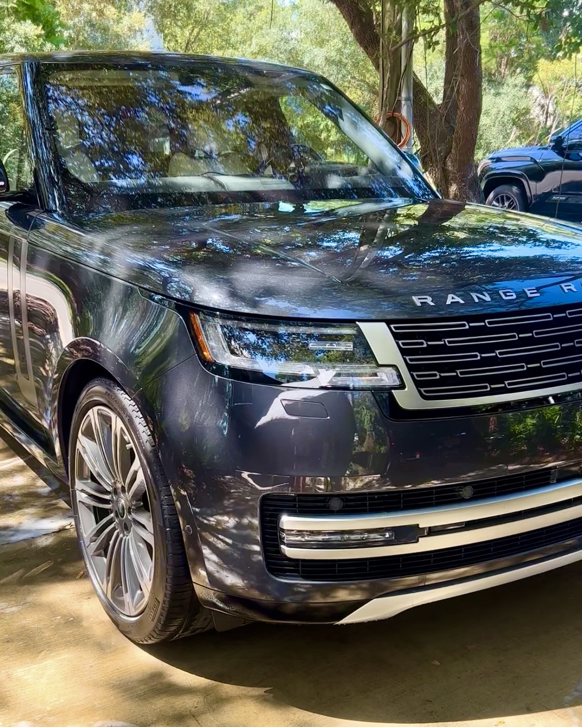 Detailed black Range Rover front with mirror-finish paint